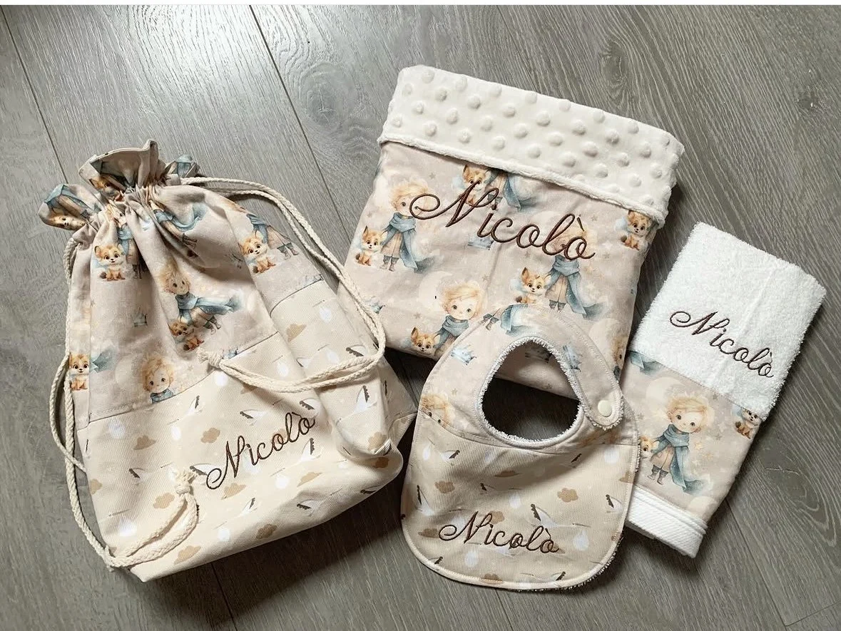 Set personalizzato con il nome Nicolò, sacca, copertina, bavaglino e asciugamano con fantasie di animaletti